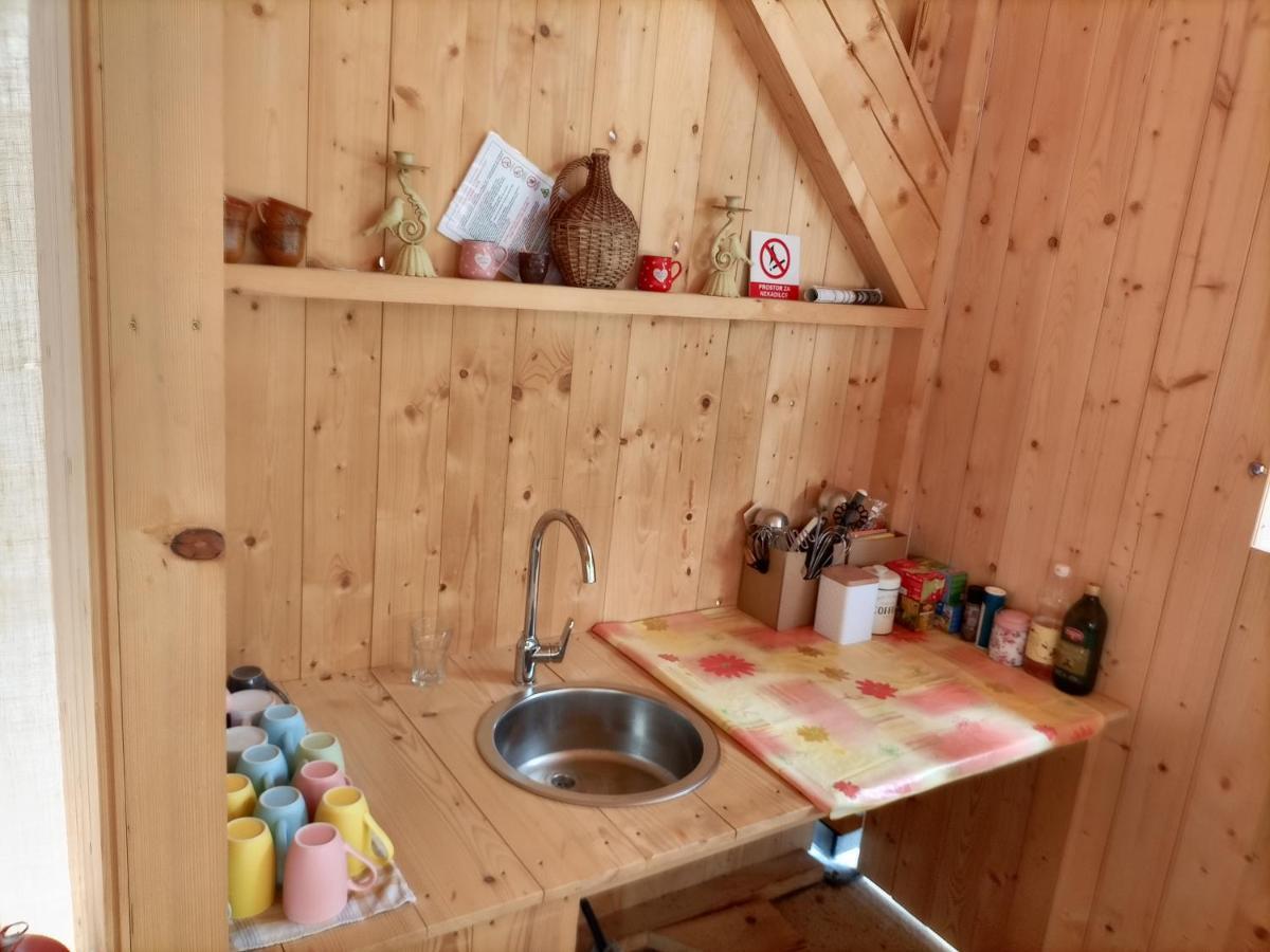 Kamp Beli Gaber Hotell Stari Trg pri Lozu Exteriör bild