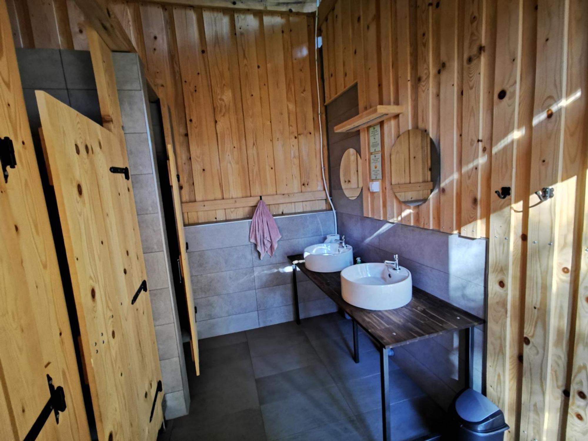 Kamp Beli Gaber Hotell Stari Trg pri Lozu Exteriör bild
